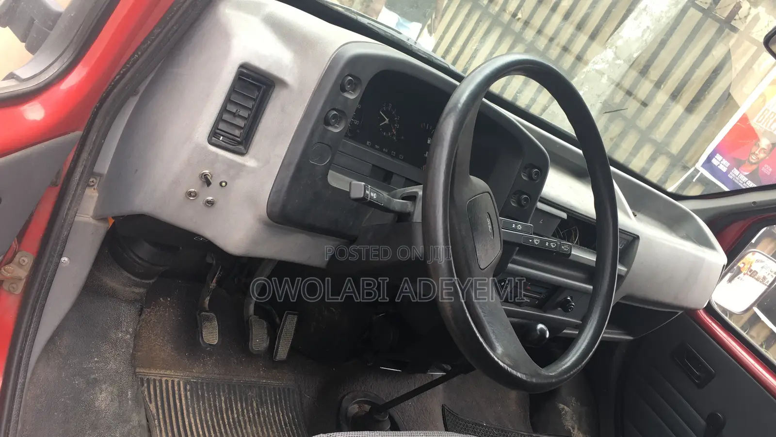 Ford Transit 2000 Red
