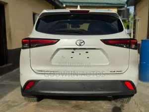 Toyota Highlander XLE 2022 White