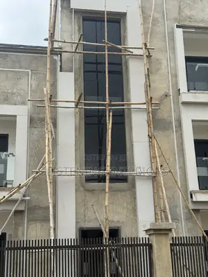 Cutting Wall Fix With a Tower Profile 6mm Tinted Glass