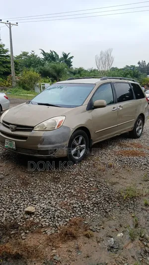 Toyota Sienna LE AWD 2005 Gold