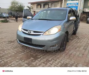 Toyota Sienna LE AWD 2009 Blue
