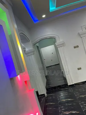 3bdrm Block of Flats in Estate, Oluyole for rent