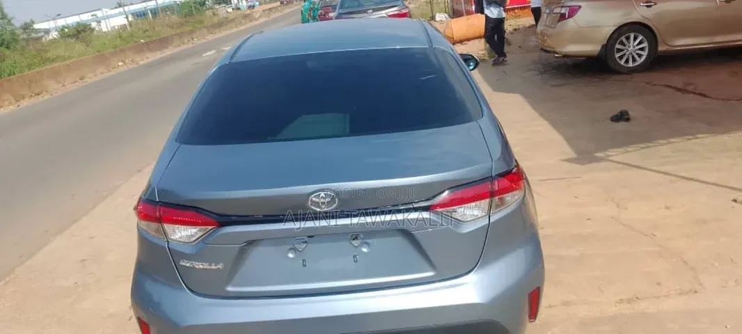 Toyota Corolla LE 2020 Gray