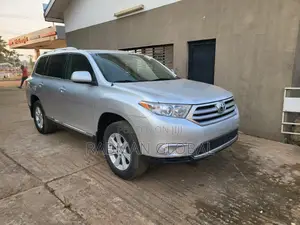 Toyota Highlander Limited 2011 White