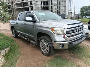 Toyota Tundra SR5 4.6L V8 4x4 Double Cab 6.6 ft. box 145.7 in. WB 2017