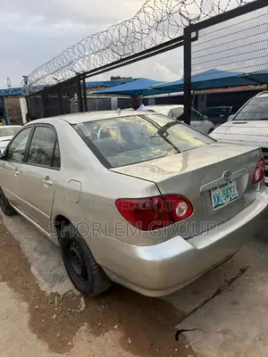 Toyota Corolla 2005 Gold