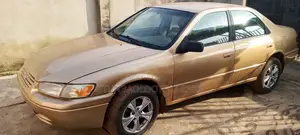 Toyota Camry 2000 Gold