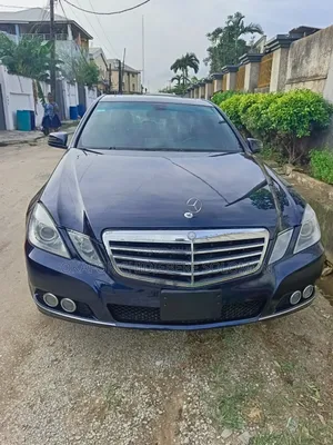 Mercedes-Benz E350 Base BlueTec Sedan (3.0L 6cyl 7A) 2011 Blue