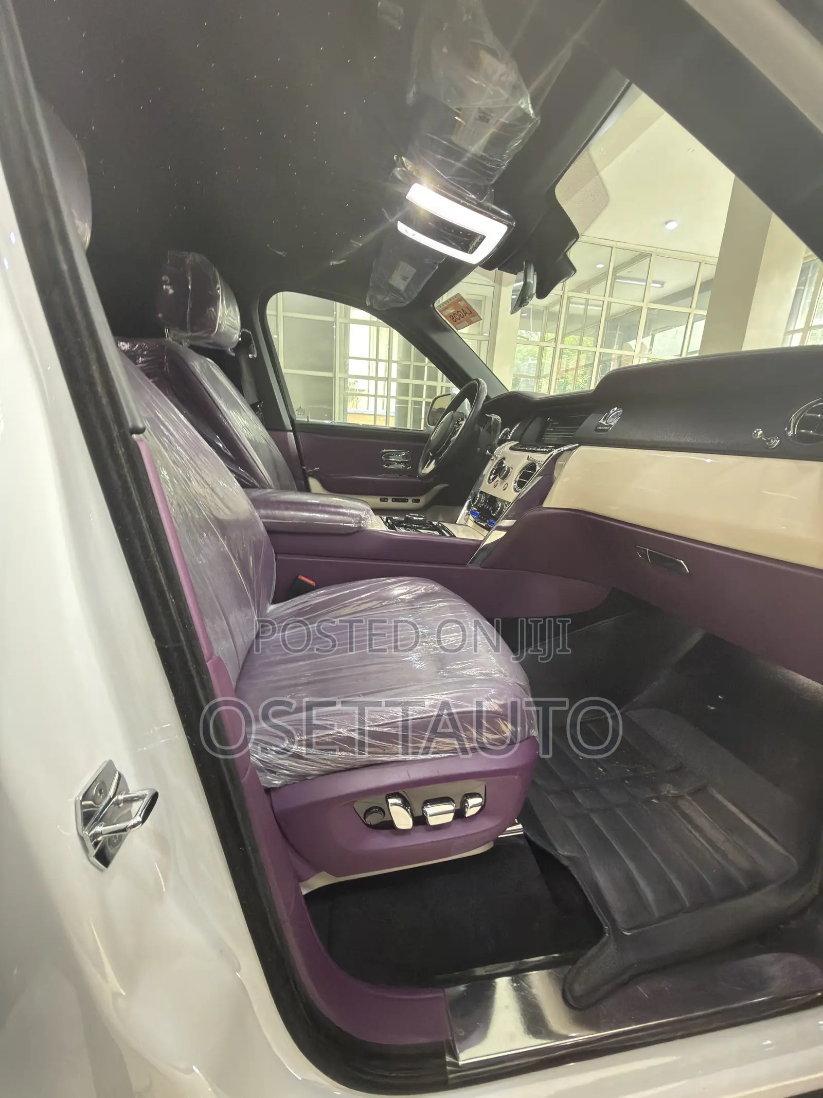 Rolls-Royce Cullinan Black Badge 2022 White