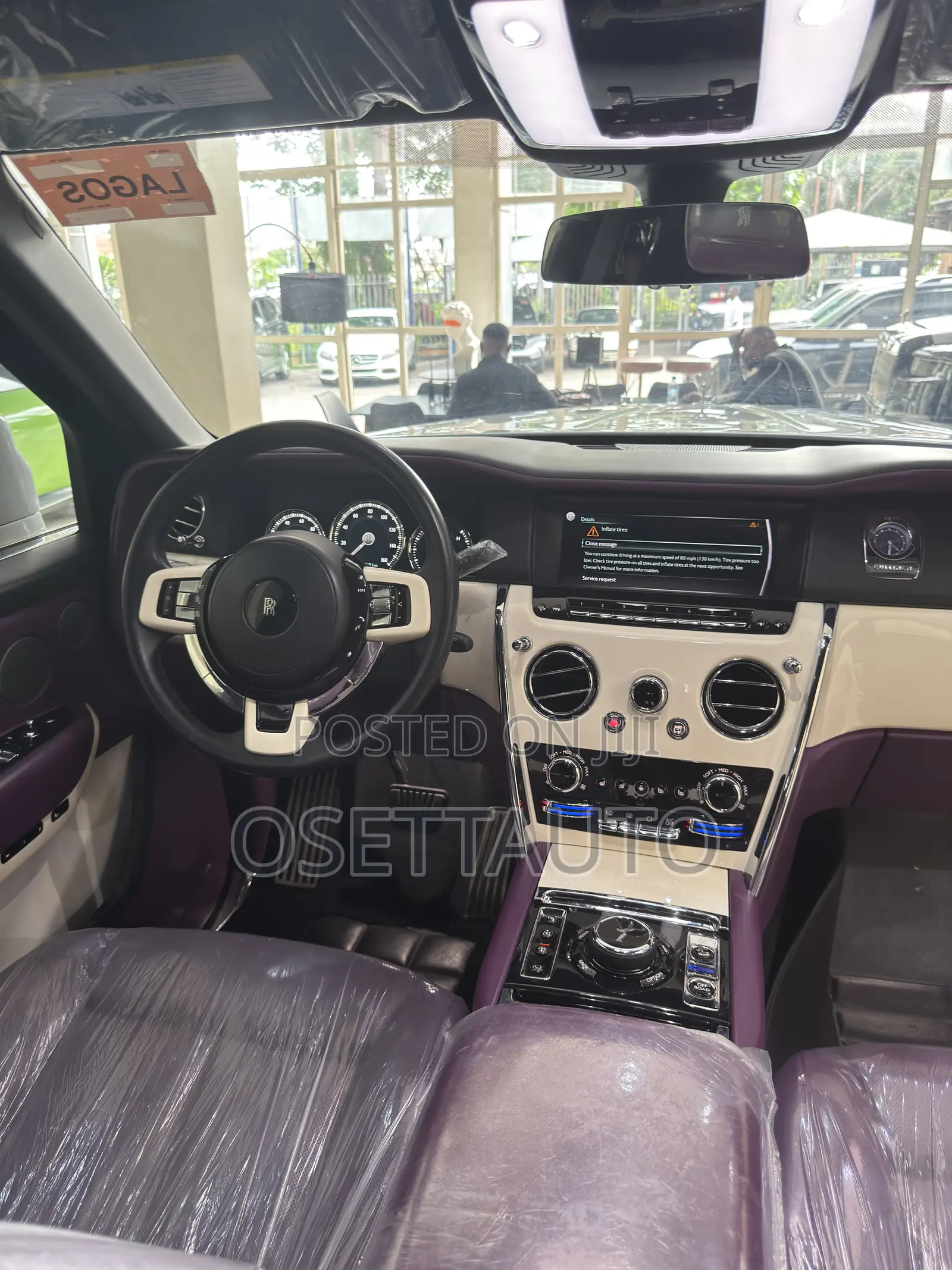 Rolls-Royce Cullinan Black Badge 2022 White