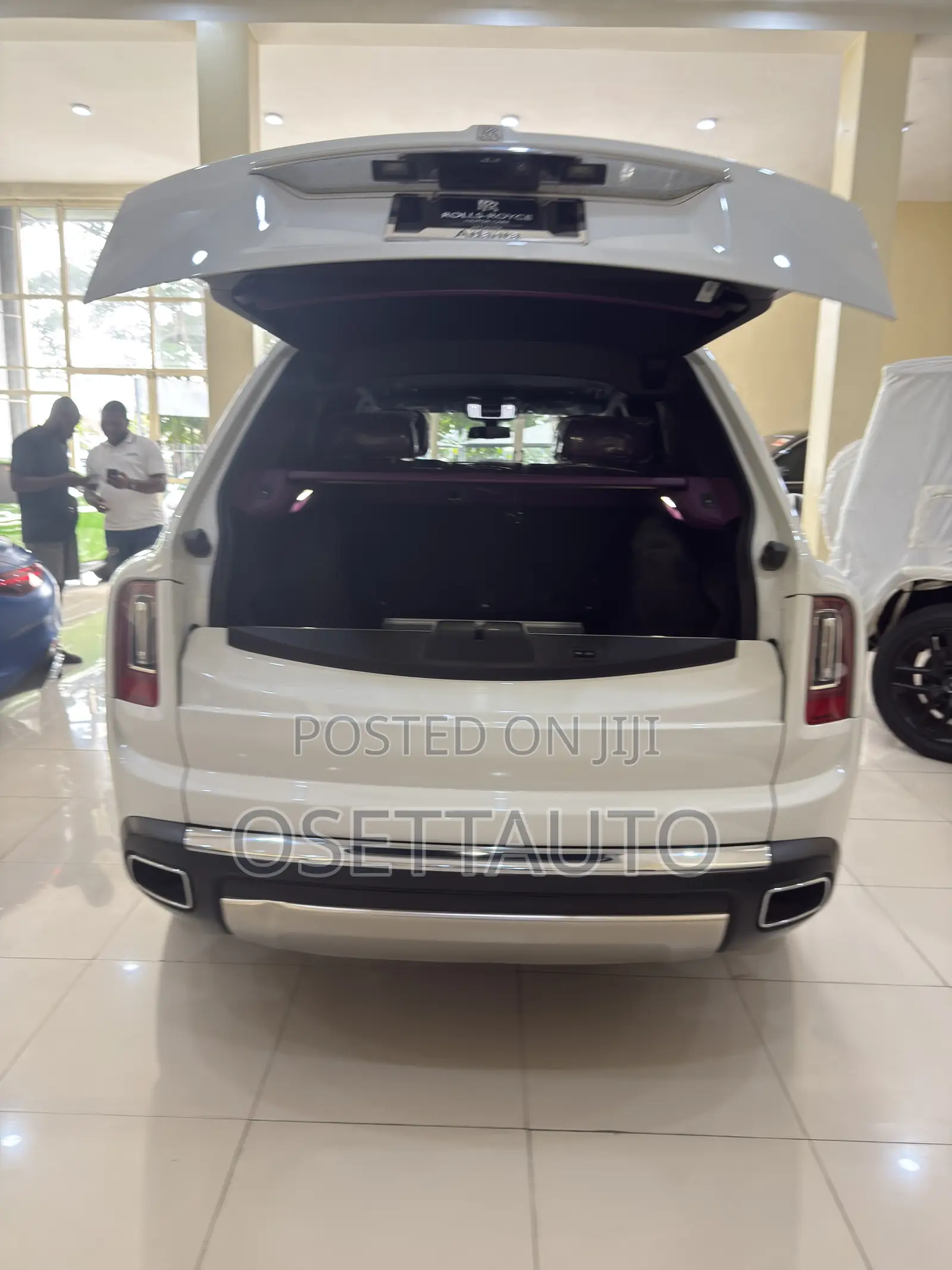 Rolls-Royce Cullinan Black Badge 2022 White