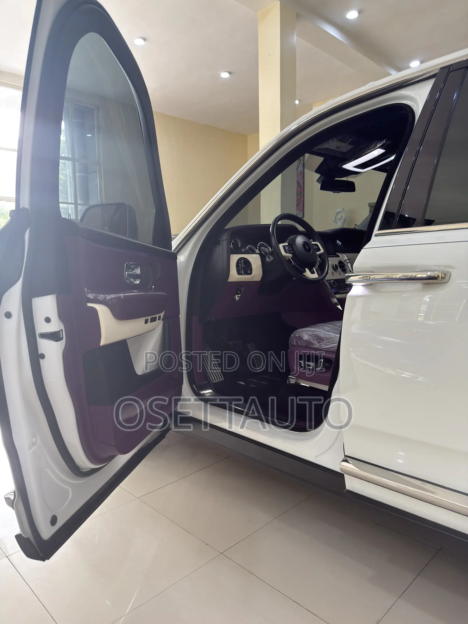 Rolls-Royce Cullinan Black Badge 2022 White