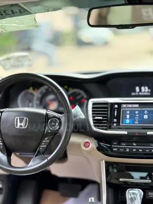 Honda Accord Touring V6 4dr Sedan FWD (3.5L 6cyl 6A) 2017 White