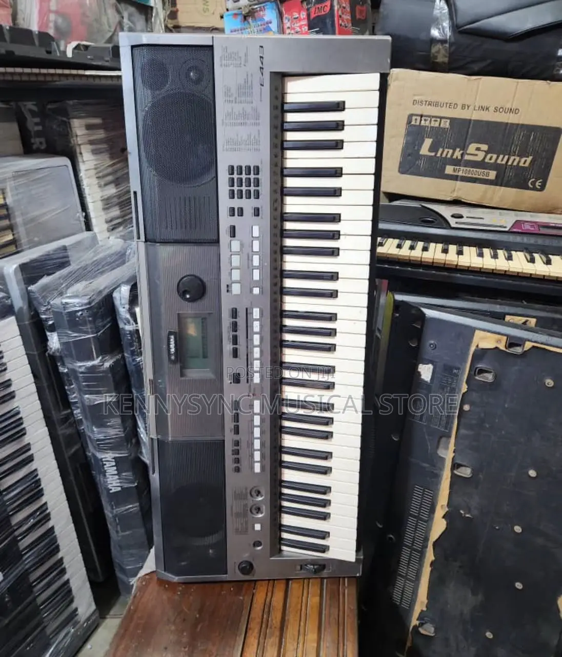 Yamaha PSR E443