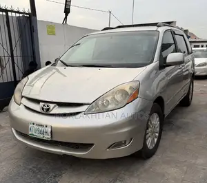 Toyota Sienna XLE 2022 Gold