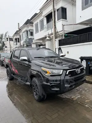 Toyota Hilux SR 4x4 2018 Black