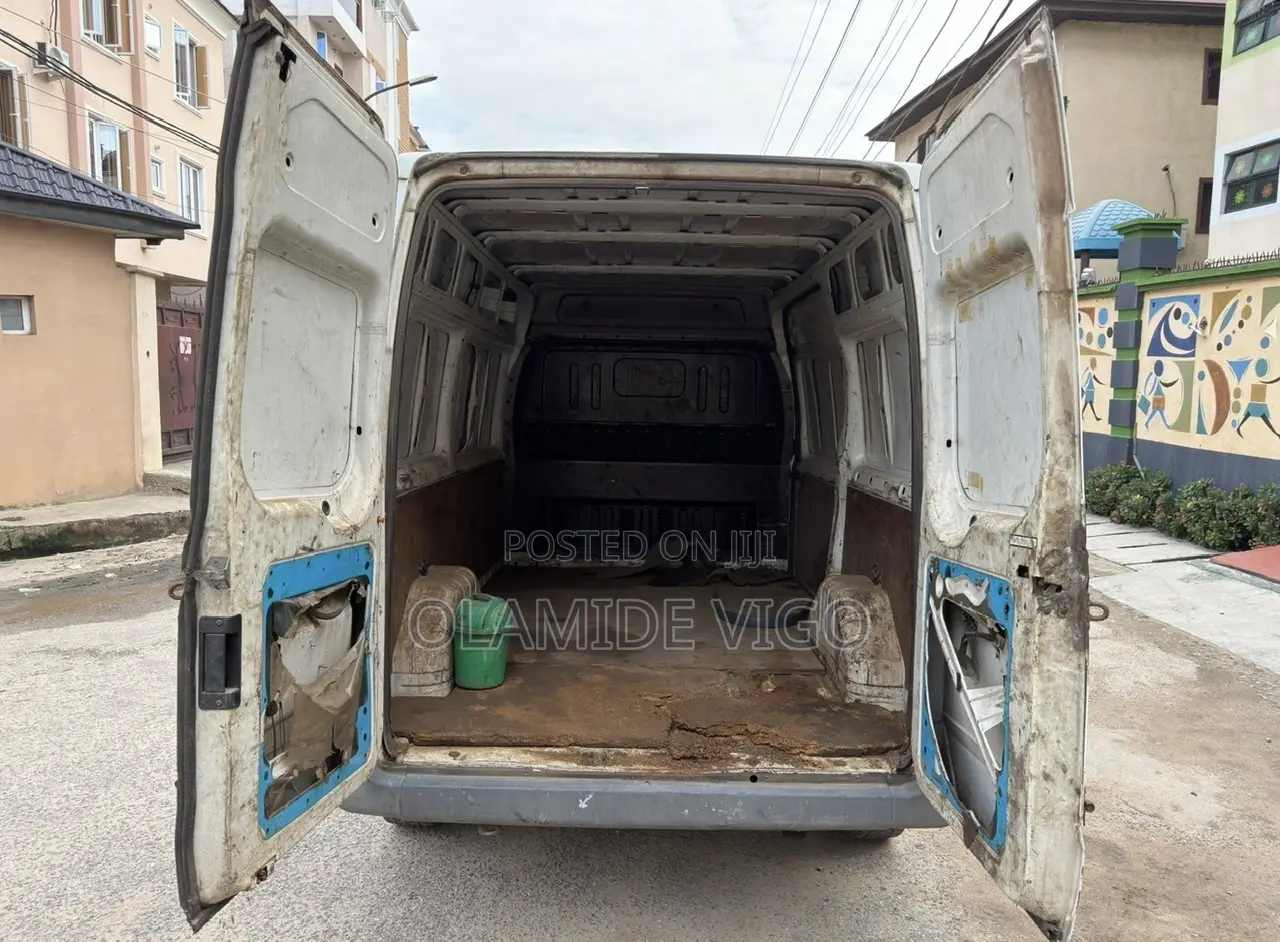 Ford Transit 2000 White