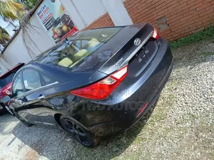 Hyundai Sonata Limited Sedan FWD (2.4L 4cyl 6A) 2011 Gray