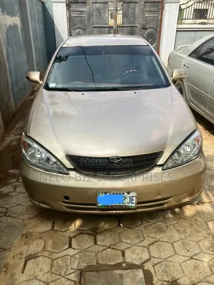Toyota Camry LE 4dr Sedan (2.4L 4cyl 5M) 2003 Gold