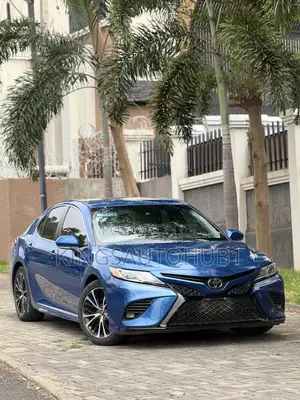 Toyota Camry SE FWD (2.5L 4cyl 8AM) 2018 Blue
