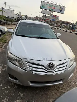 Toyota Camry LE 4dr Sedan (2.5L 4cyl 6A) 2011 Silver