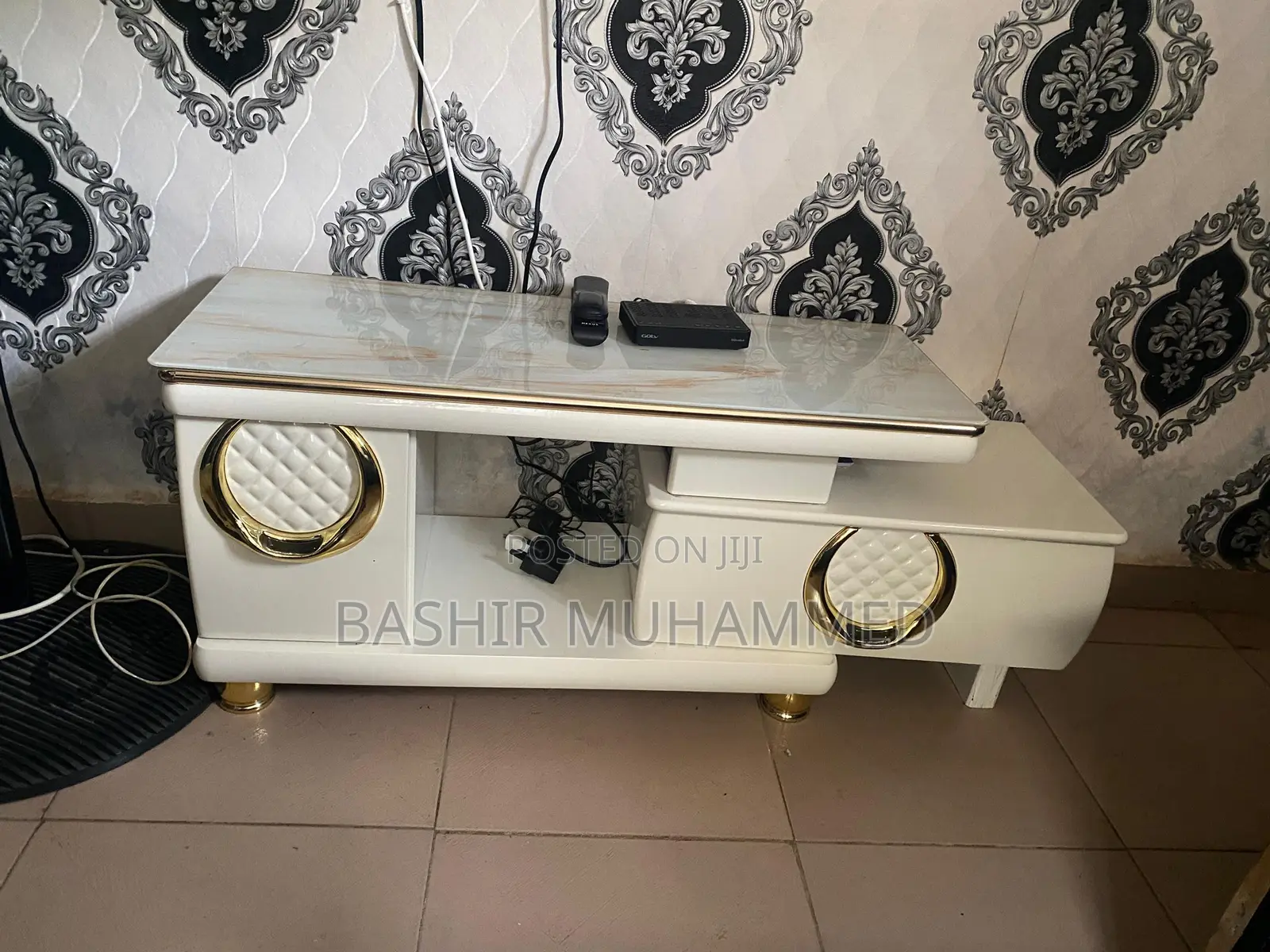 Royal Tv Stand