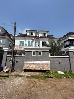 5bdrm Duplex in Chevron for sale