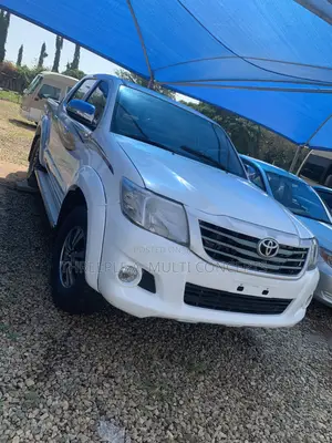 Toyota Hilux 2012 White