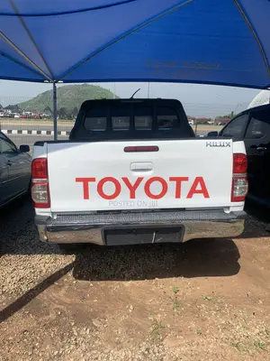 Toyota Hilux 2012 White
