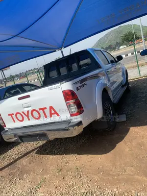 Toyota Hilux 2012 White