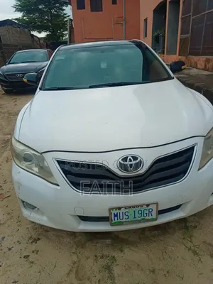 Toyota Camry SE V6 4dr Sedan (3.5L 6cyl 6AM) 2010 White