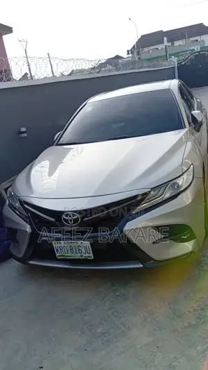 Toyota Camry XSE V6 FWD 2020 Gold