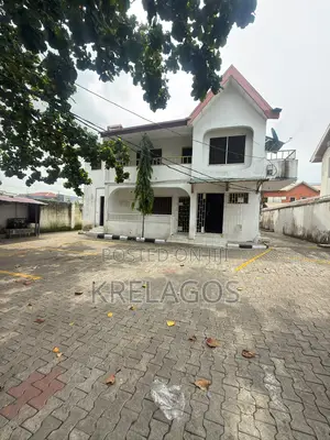 3bdrm Apartment in Lekki Phase 1 for rent
