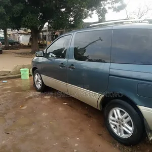 Toyota Sienna XLE & 1 hatch 2000 Blue