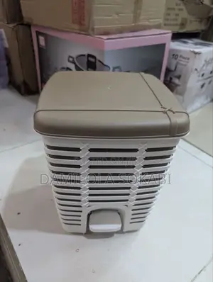 High Quality Dustbin With An Inner Bucket