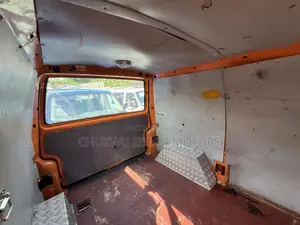 Volkswagen Transporter 2003 Orange
