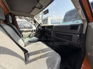 Volkswagen Transporter 2003 Orange