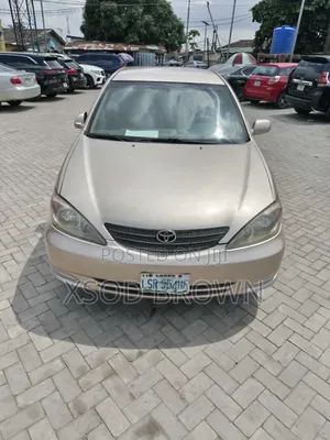 Toyota Camry LE 4dr Sedan (2.4L 4cyl 5M) 2002 Gold