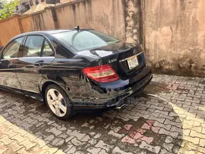 Mercedes-Benz C300 2010 Black