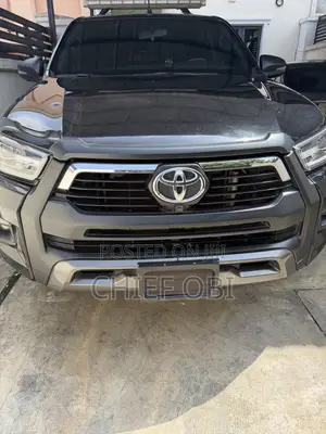 New Toyota Hilux 2025 Black