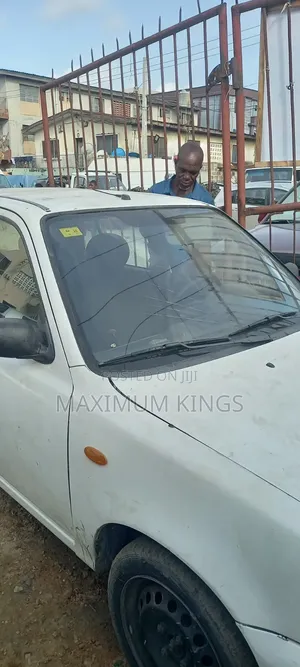 Nissan Serena 2002 White