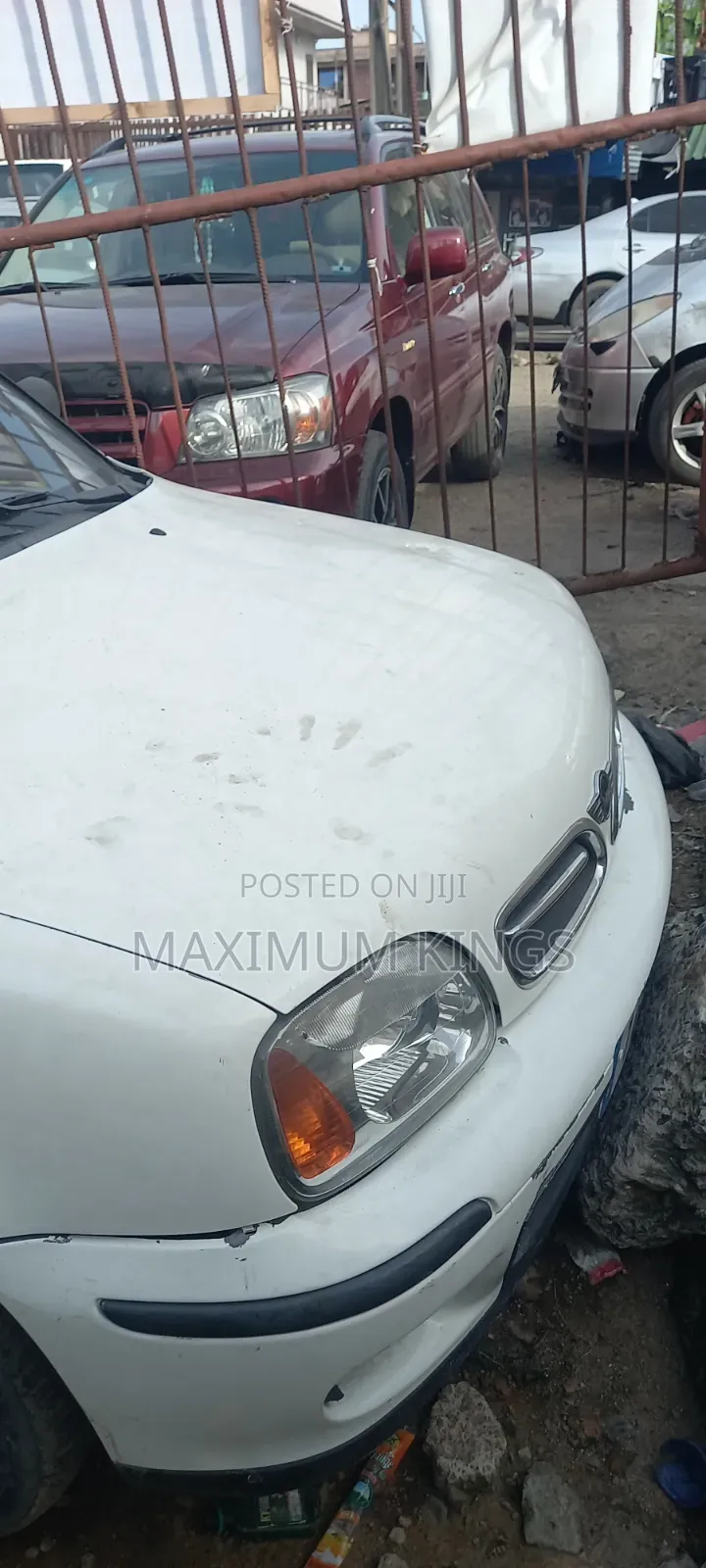 Nissan Serena 2002 White