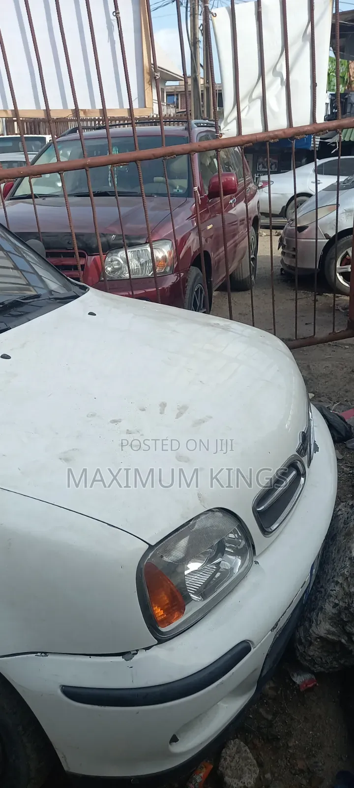 Nissan Serena 2002 White
