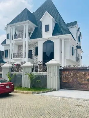 8bdrm Duplex in Efab Estate, Gwarinpa for sale