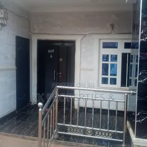 2bdrm Block of Flats in Oshimili South for sale