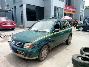 Nissan Micra 2000 Green
