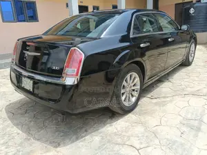 Chrysler 300C 2012 Black