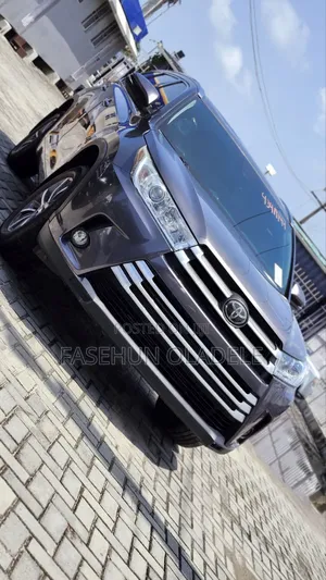 Toyota Highlander XLE 4x4 V6 (3.5L 6cyl 8A) 2018 Gray