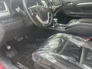 Toyota Highlander XLE 4x4 V6 (3.5L 6cyl 8A) 2018 Beige