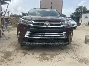 Toyota Highlander XLE 4x4 V6 (3.5L 6cyl 8A) 2018 Beige